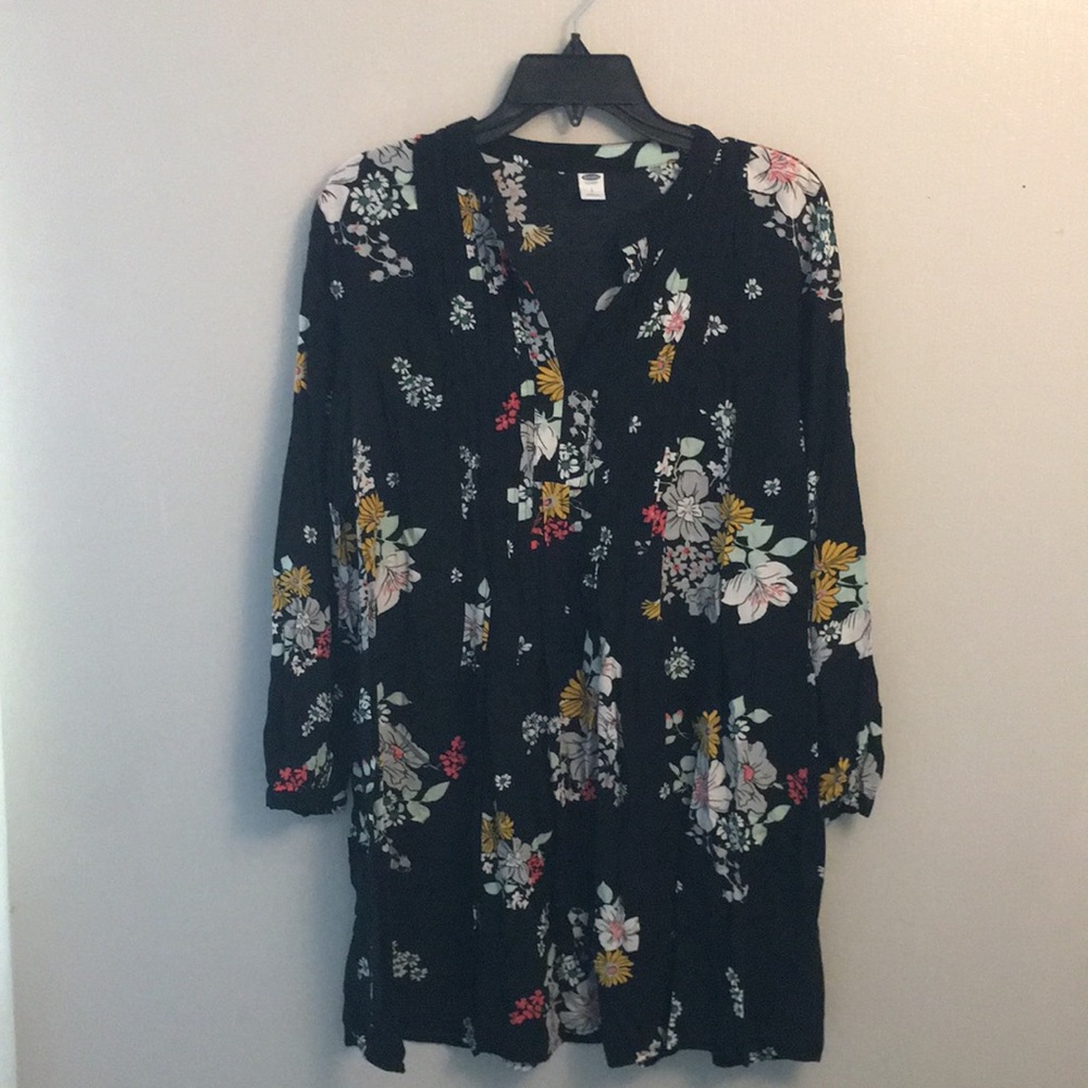 Old Navy Black and Floral Tunic Size Large